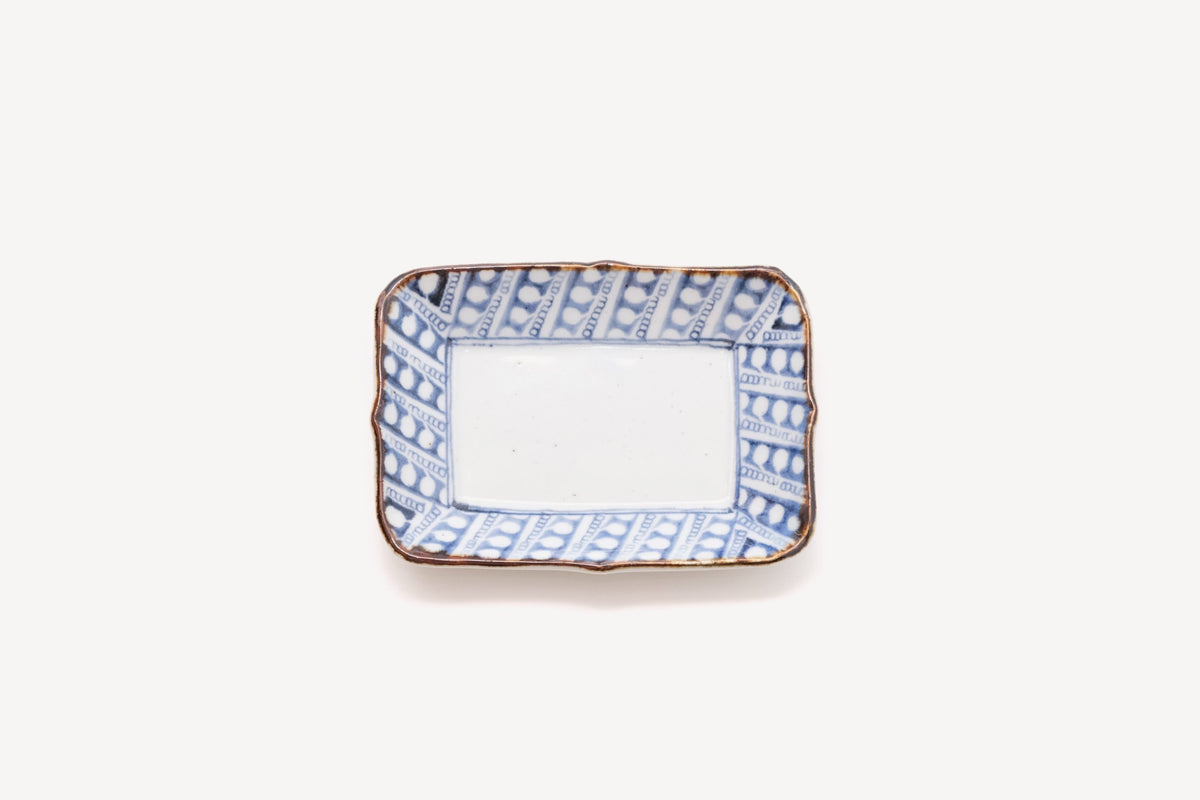 中田窯 波縁角皿 すずらん | BRIDGE